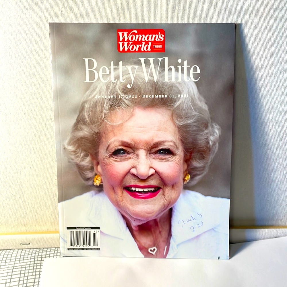 ⚡️3/$15-Betty White 🤣profile magazine (2024)